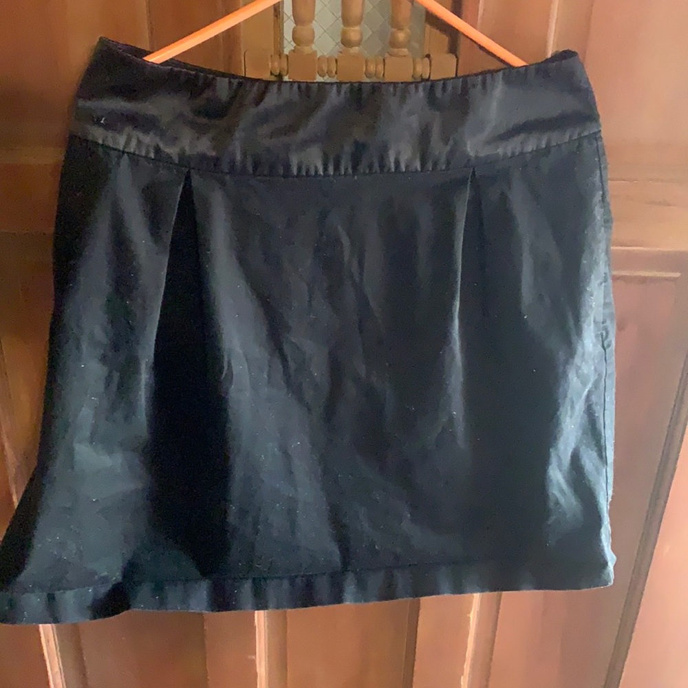 Size 12 Old navy black pleated skirt